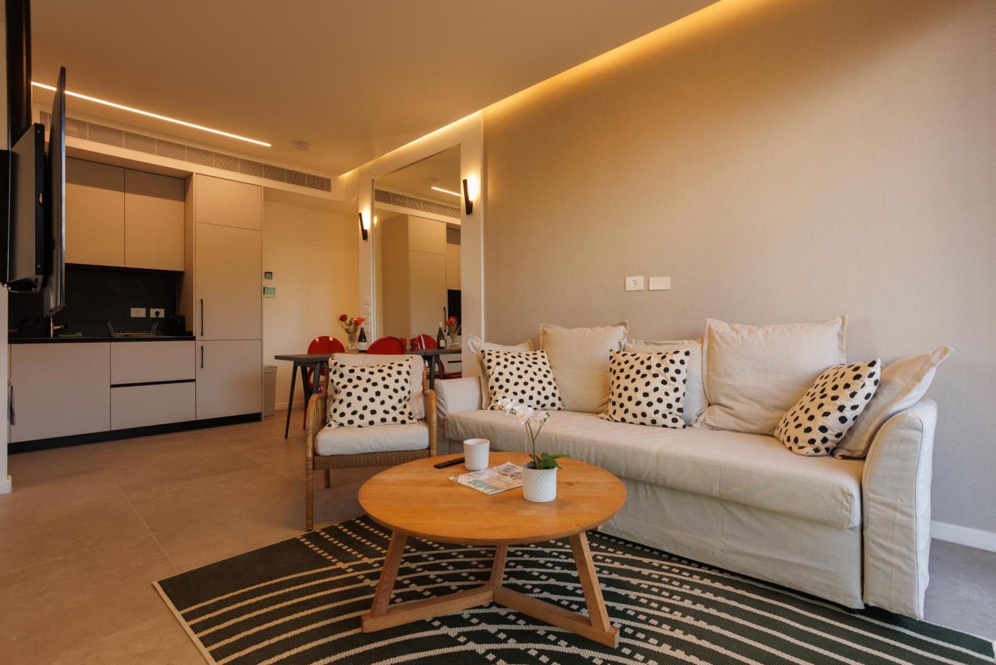 Herzl Luxury Hotel By Nimizz Tel Aviv Exterior photo